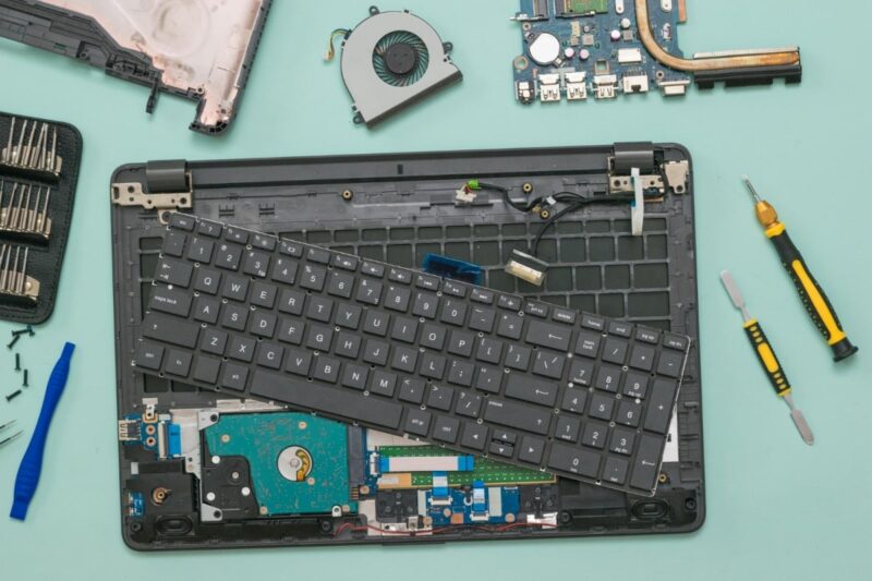 Partes de una laptop