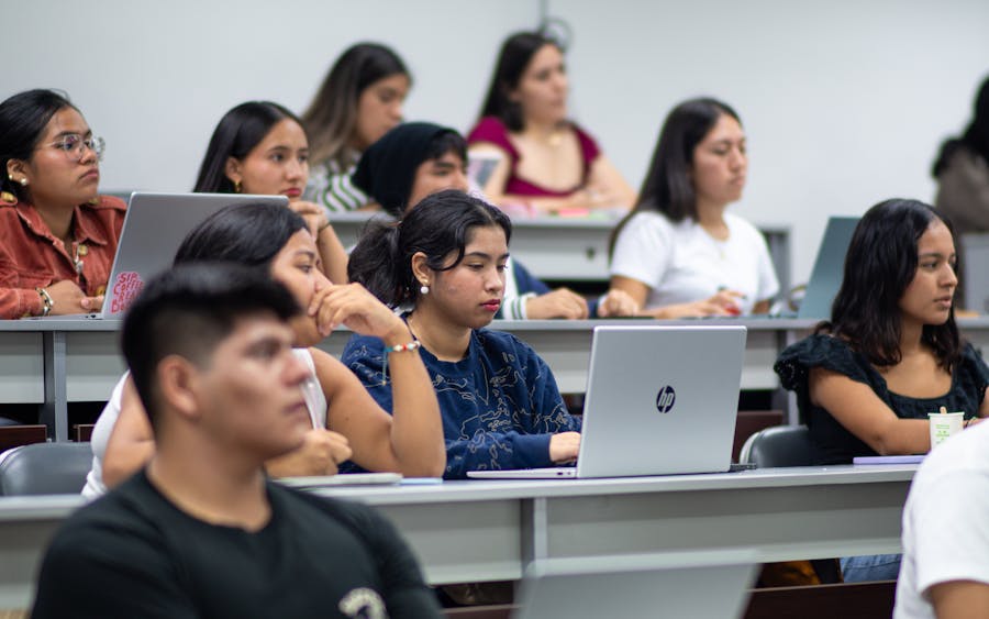 Imagen de Chromebook o laptop con Windows: cuál tiene más sentido para estudiar