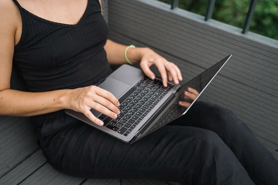 Conexiones Wi-Fi seguras en laptop portátil