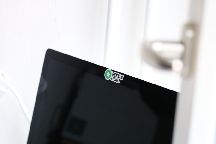 portatil sticker pexels liderazgo empresarial 2 Portátil con sticker Pexels en liderazgo empresarial