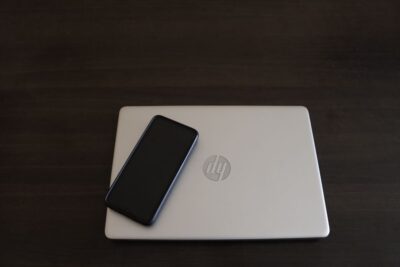 El motor bajo la pantalla: Cómo evaluar la memoria y el chip para acertar en tu compra tecnológica